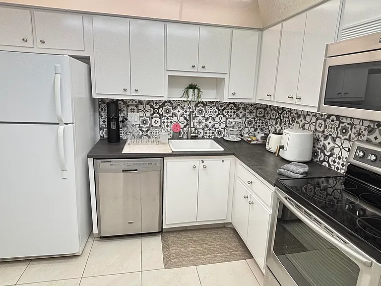 605 Oaks Dr #503 — Photo 2