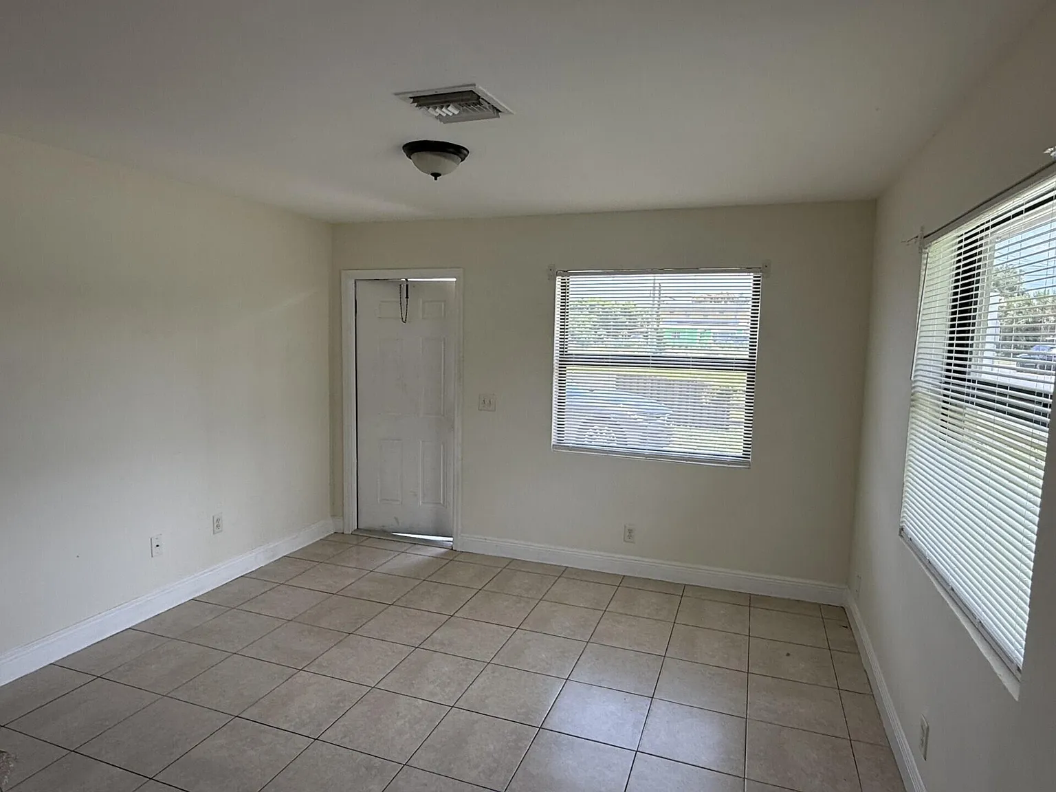 2 bed, 1.0 bath, 700 sqft, $1,450 — Photo 3