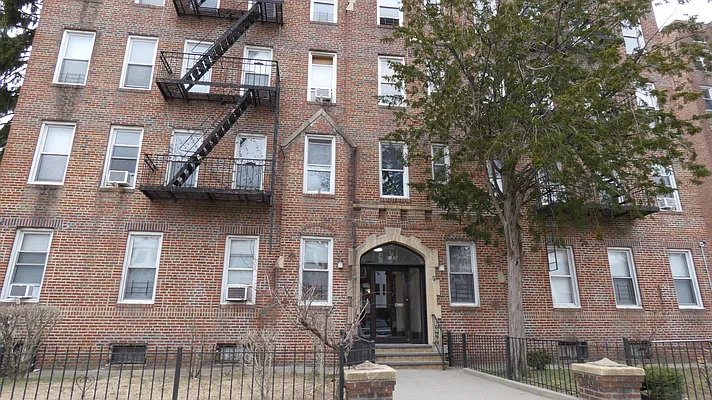 Rented by Karten Real Estate Services LLC | media 18