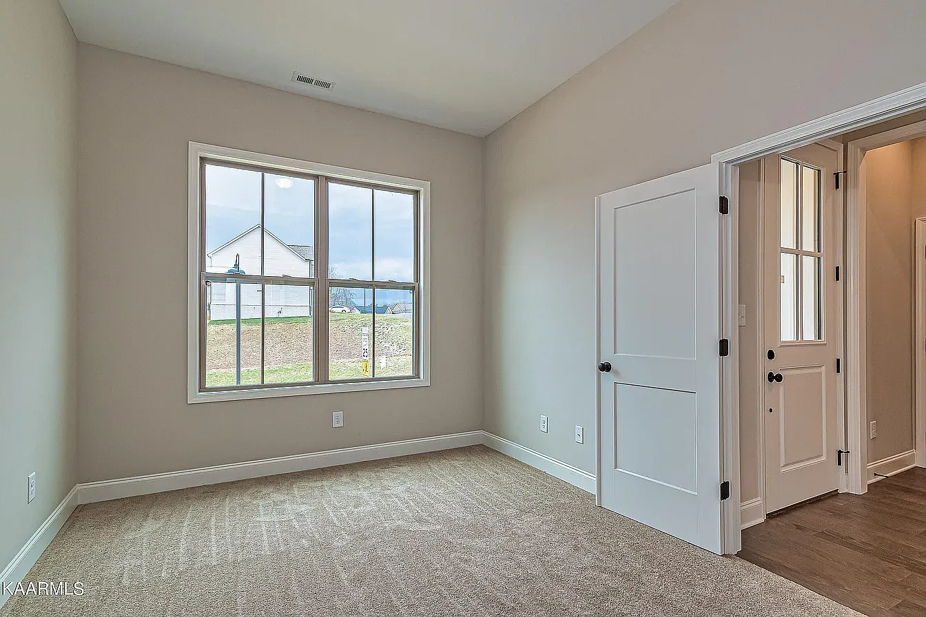 5 bed, 2491 sqft, $3,000 — Photo 3