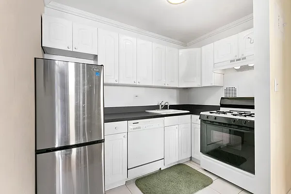 Sold by Triplemint | media 2
