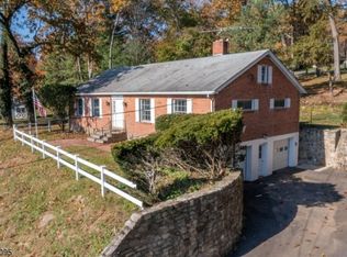 9 Maplewood Rd, Milford, NJ 08848