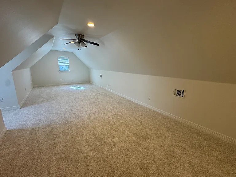 106 Horseguards Ave — Photo 12