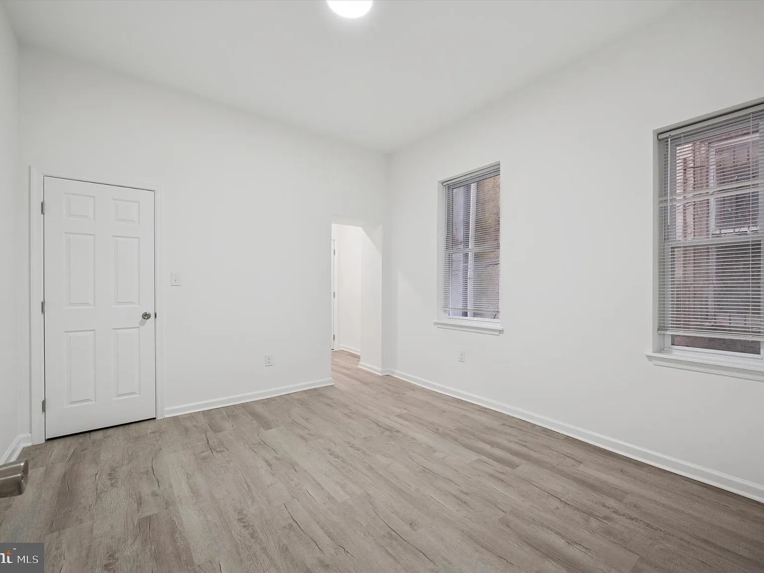 1 bed, 1.0 bath, 500 sqft, $1,050 — Photo 2