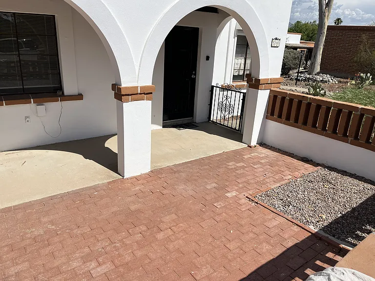 329 S Paseo Tierra #D — Photo 9