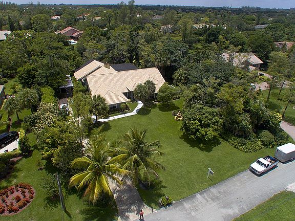 4th image of 7125 NW 62nd Ter