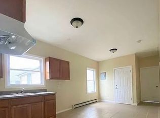 94 Willoughby St #2B, Newark, NJ 07112