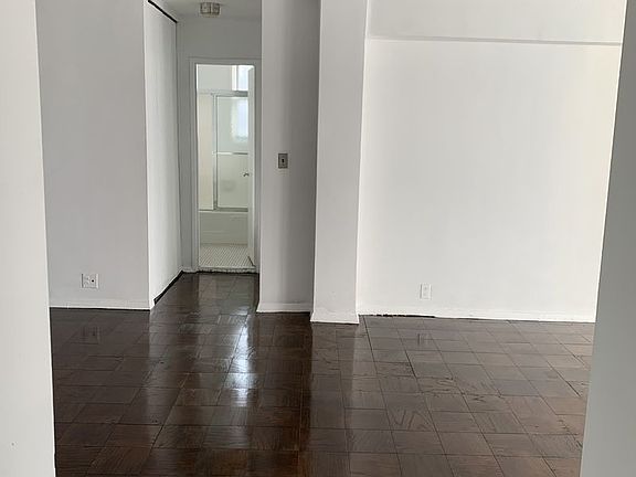 4th image of 201 E 36th St APT 18A