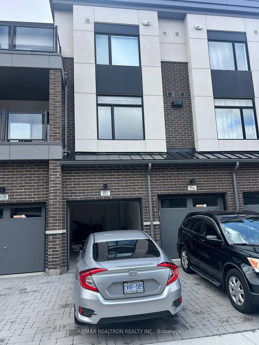Building Photo - 1695 Dersan St S #907
