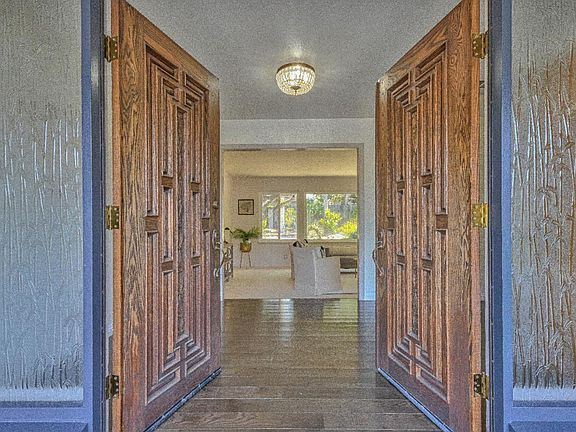 3rd image of 1071 Ortega Rd