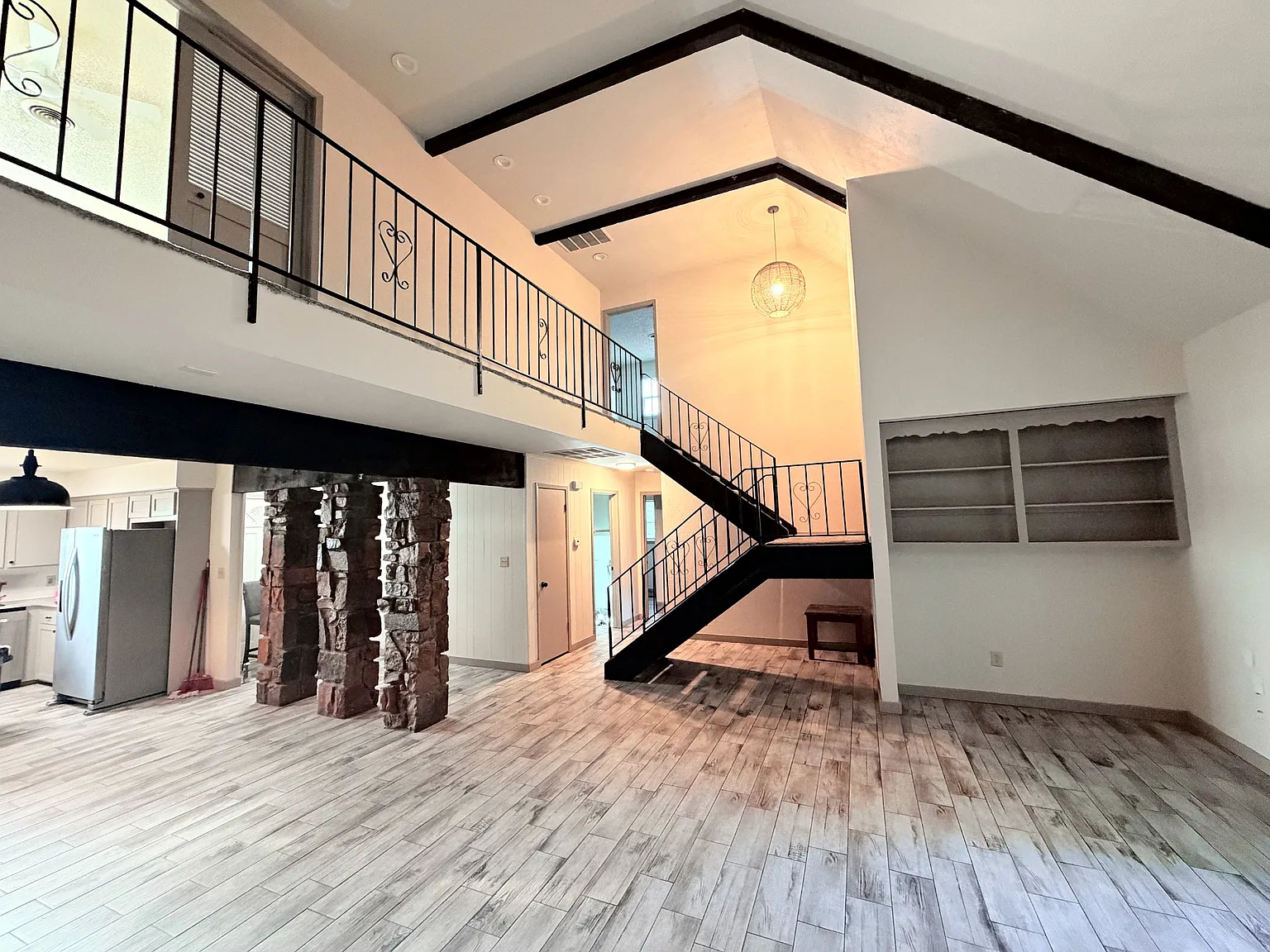 3 bed, 1964 sqft, $1,800 — Photo 2