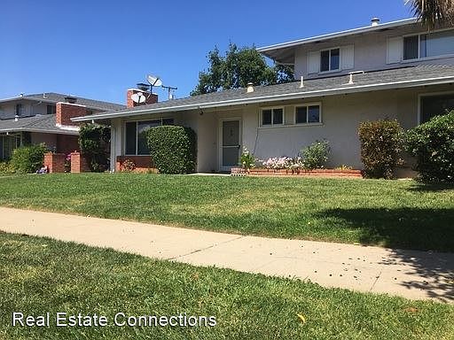 1st image of 901 Castlewood Dr APT 1