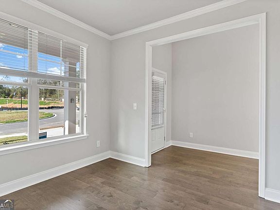 5th image of 2101 Orchid Ln