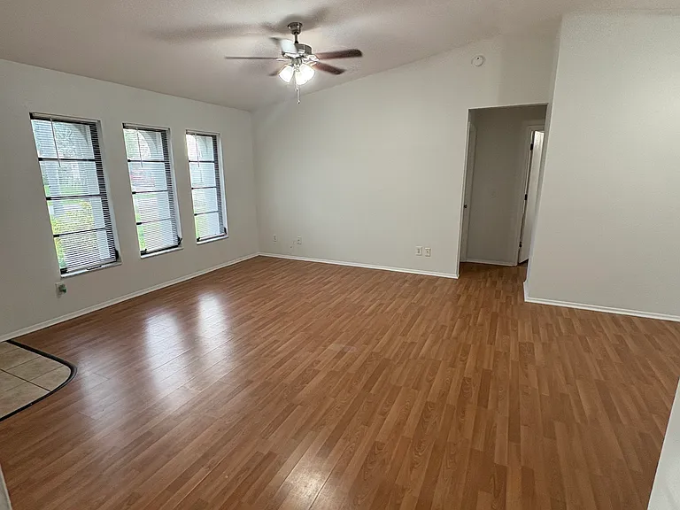 801 SW 10th Pl — Photo 8