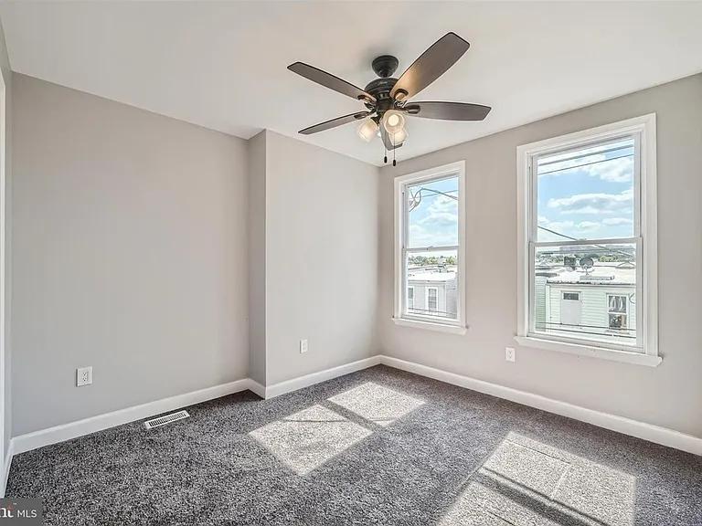 616 N Streeper St — Photo 4