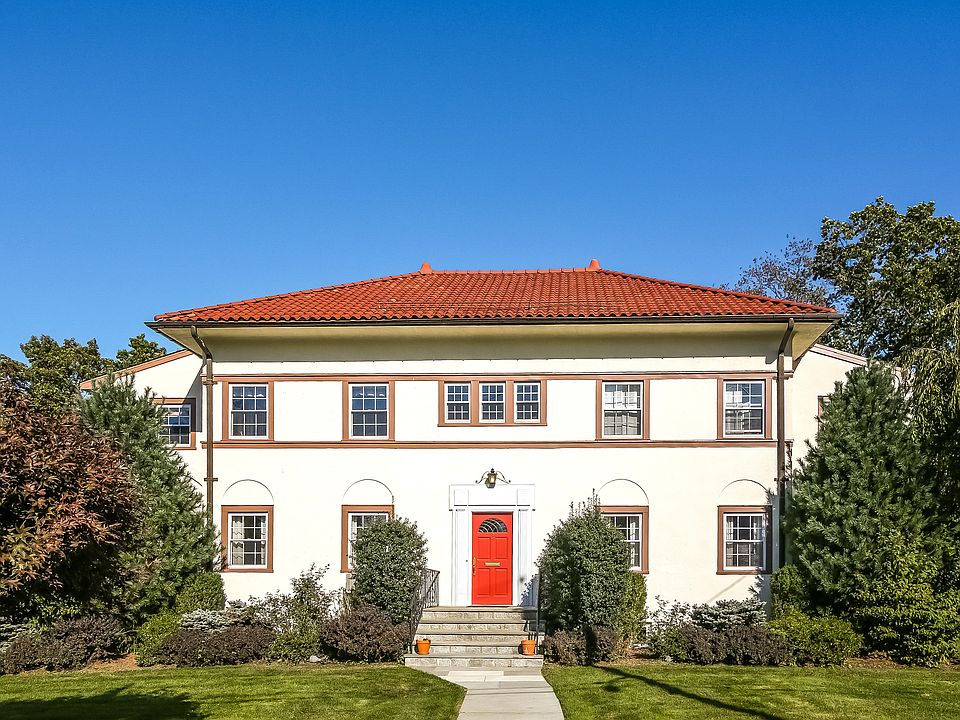 1st image of 2 Glendon Cir