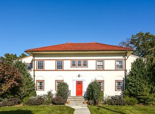 2 Glendon Cir, White Plains, NY 10605
