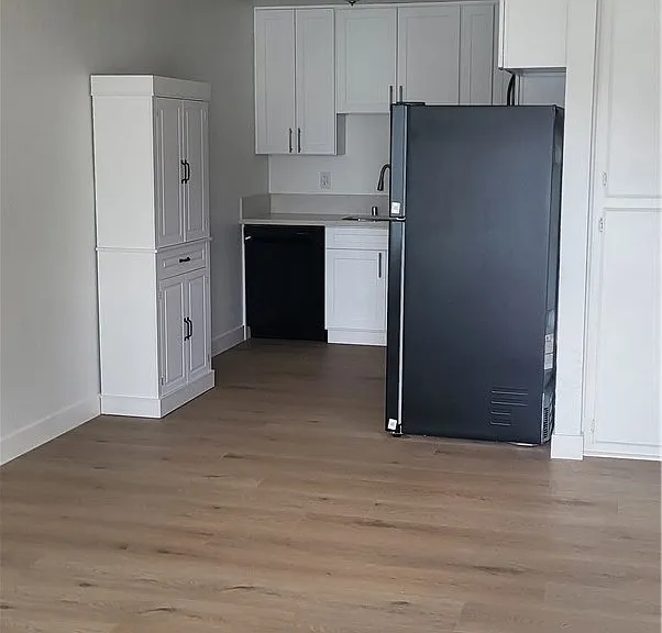 526 Greystone Ln — Photo 3