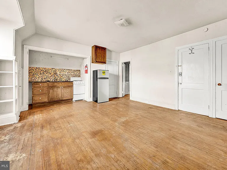 1020 W Main St — Photo 5