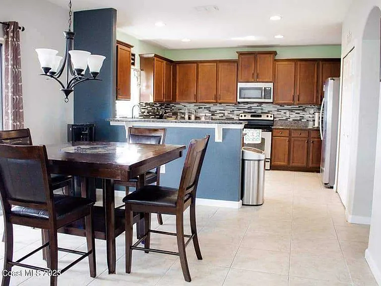 157 Wishing Well Cir SW — Photo 2