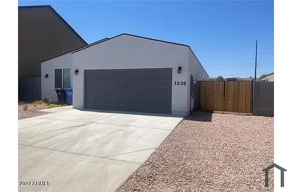 Building Photo - 1335 E Pueblo Ave