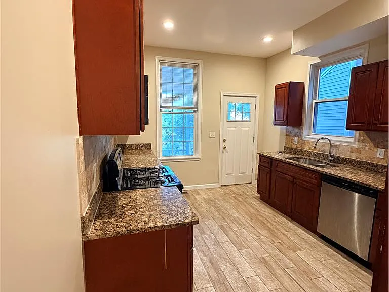 35 N 9th St — Photo 11