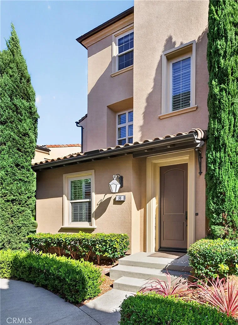 3 bed, 3.5 bath, 1658 sqft, $4,500 — Photo 1