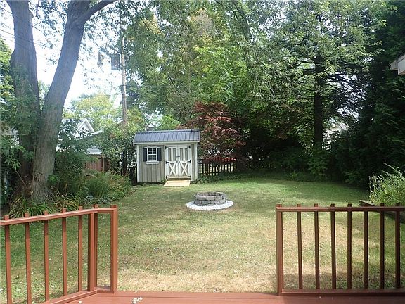 4th image of 313 Blackstone Dr