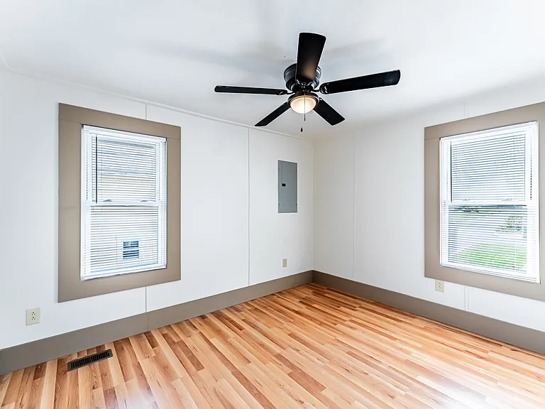212 Dewey St — Photo 13