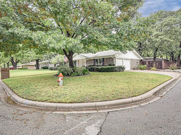 3rd image of 2804 Columbine Dr