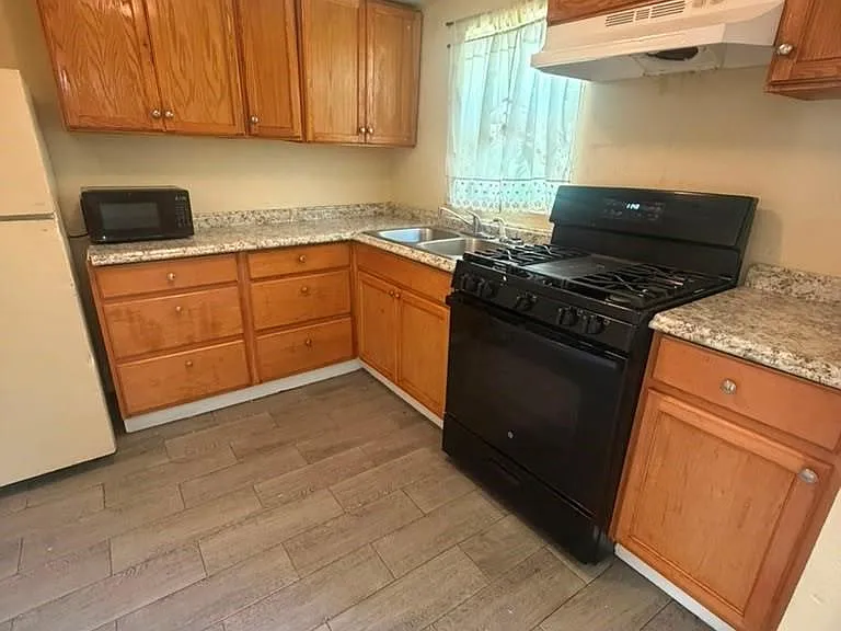 17718 E Strack Dr — Photo 6