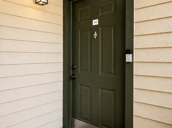 10605 SE 261st Place #D302, Kent, WA 98030