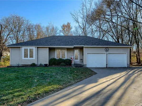 13305 Johnson Dr, Shawnee, KS 66216