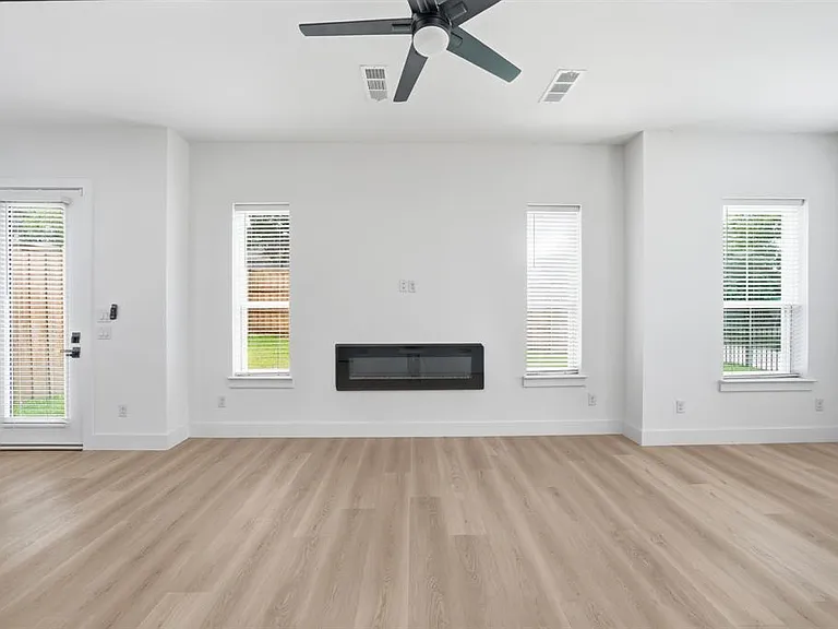 428 N Patton St — Photo 2