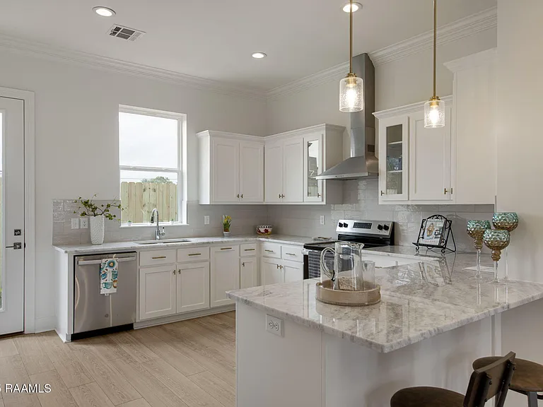 1510 Kaliste Saloom Rd #203 — Photo 17