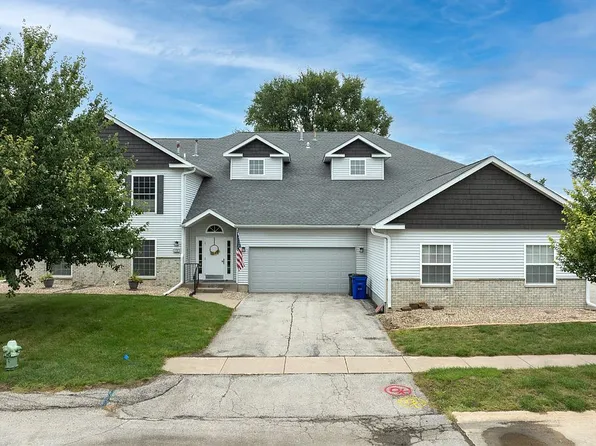 4535 Westchester Dr NE Unit B, Cedar Rapids, IA 52402