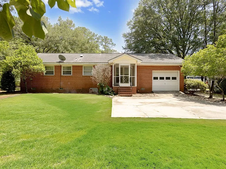 104 Herty Dr — Photo 3
