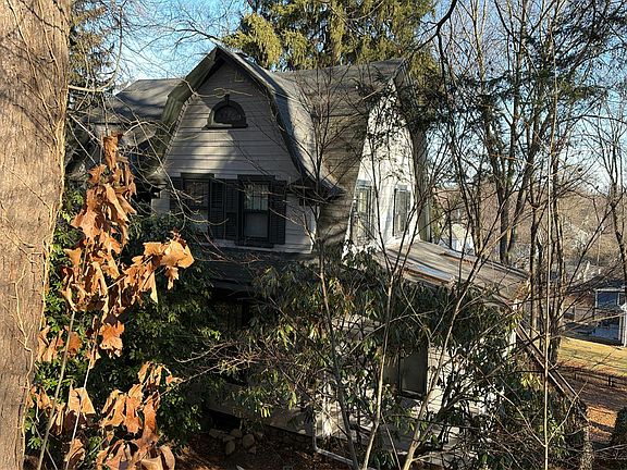 2nd image of 1125 Forest Rd