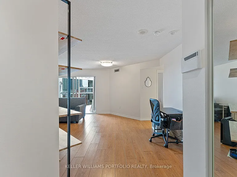 705 King St W #601 — Photo 2