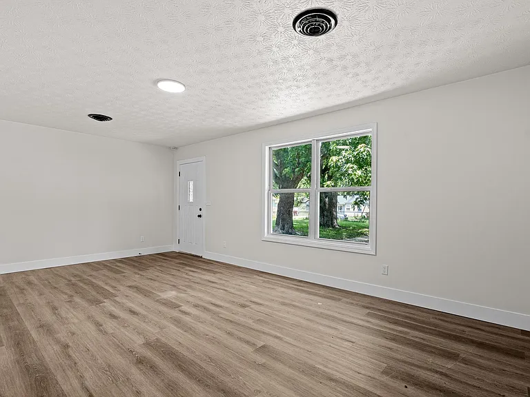 2020 Kildare Ave — Photo 11