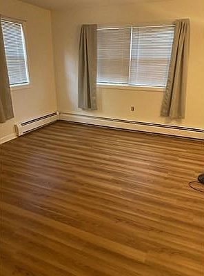 4th image of 52 Farrwood Ave APT 4