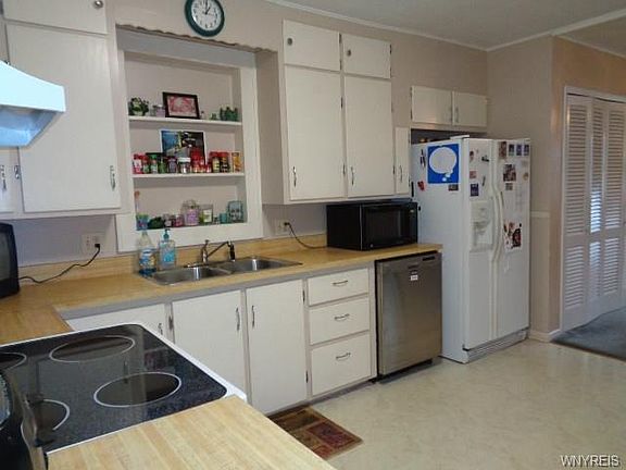 3rd image of 6070 East Ave