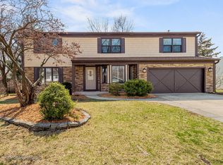 892 Casa Solana Dr, Wheaton, IL 60189