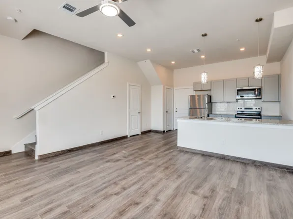 Oak Creek at University Place