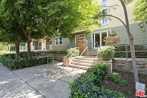 6038 Carlton Way #106 Photo 1