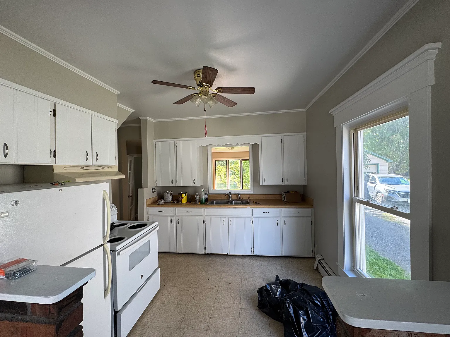 3 bed, $1,300 — Photo 4