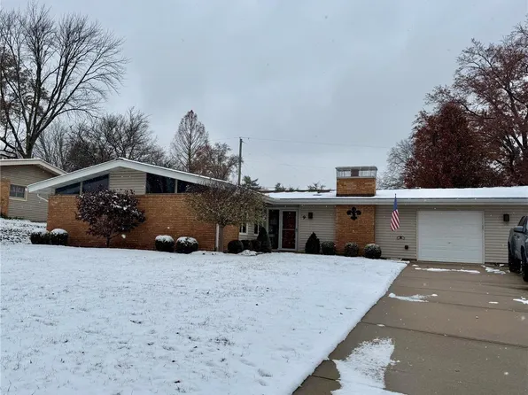 9 Media Dr, Saint Louis, MO 63146