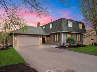 2910 Alvarado Ln N, Plymouth, MN 55447