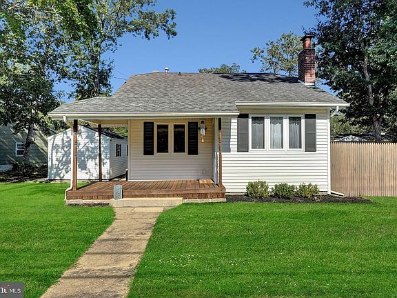 5th image of 544 Lakeside Dr N