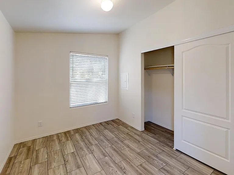 1609 Stewart St — Photo 3